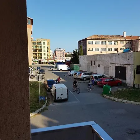 Spinner Place *